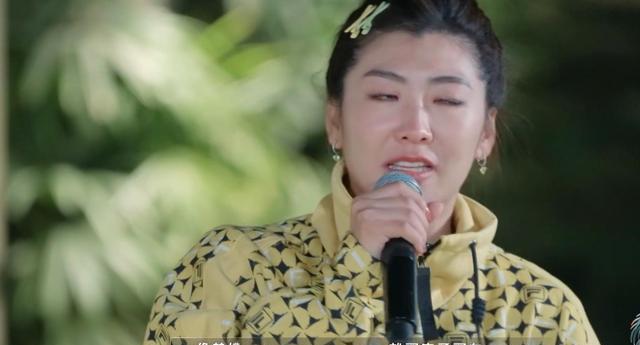 |徐梦桃落泪讲述家境，2岁帮爸妈卖串，8年前给爸妈买房买车