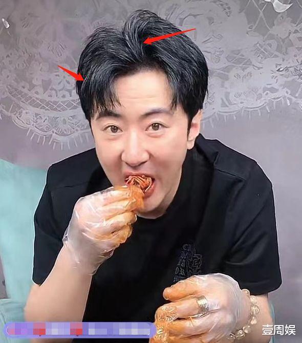 高梓淇|高梓淇直播吃小龙虾，辣到眉头紧皱眼眶含泪，网友：蔡琳呢？