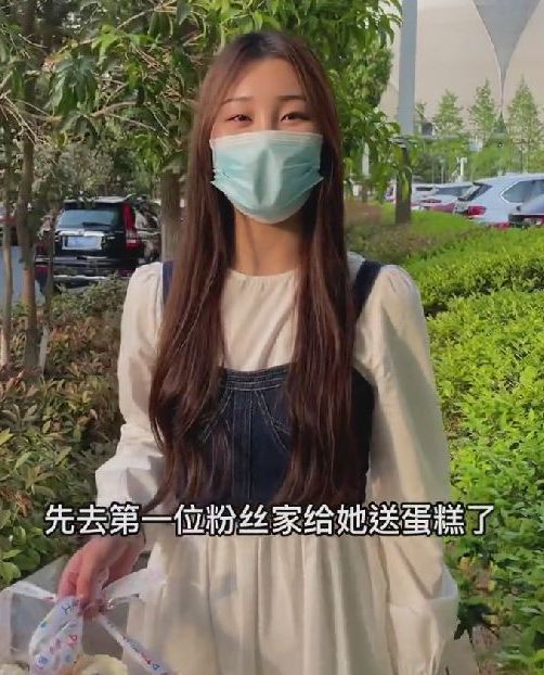 陈亚男|陈亚男为上海加油，送鲜花给以前护士长，网友喊话她回去做护士