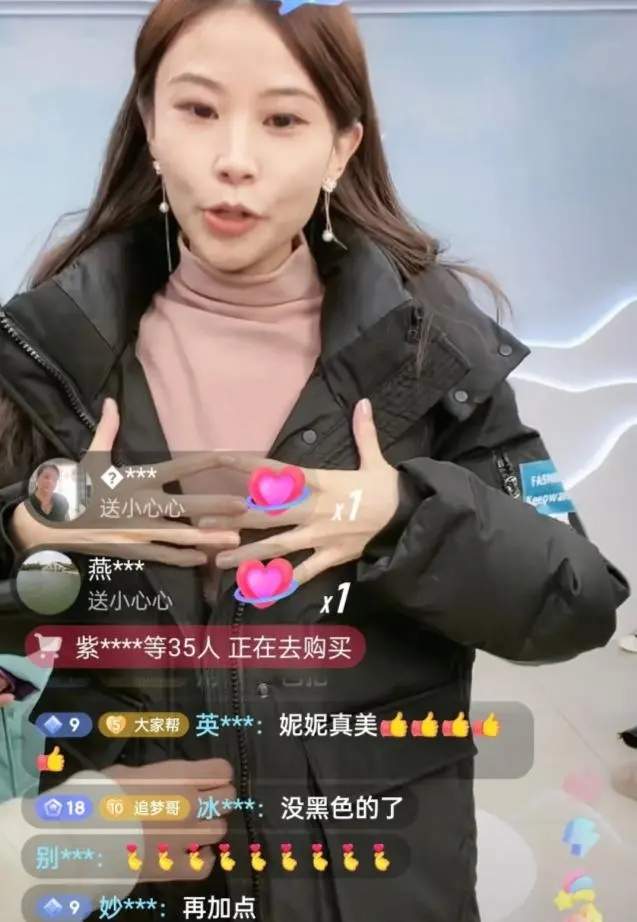 带货|许家妮妮带货服装，直播间一如既往人气火爆，吉祥三宝获认可