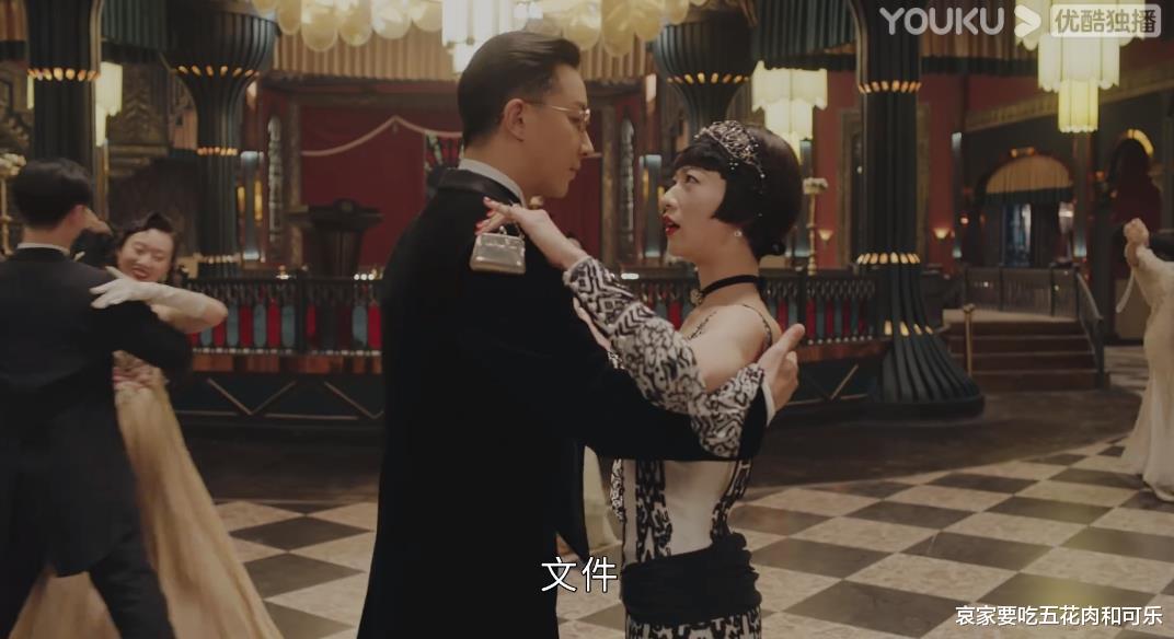 传家|《传家》女主的衣服太美了，每一件都很想要，不输高定的民国礼服