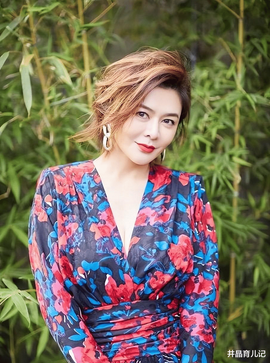 生图|20位中老年女星素颜照曝光,谁是真“美人”谁是“照骗”一目了然