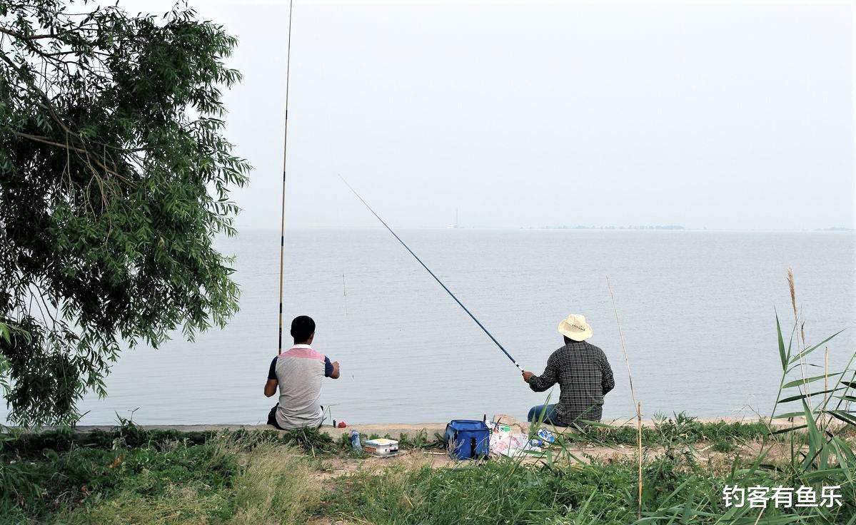 |早春钓鱼垂钓的水深很重要，根据天气钓深或钓浅，连竿上鱼不断