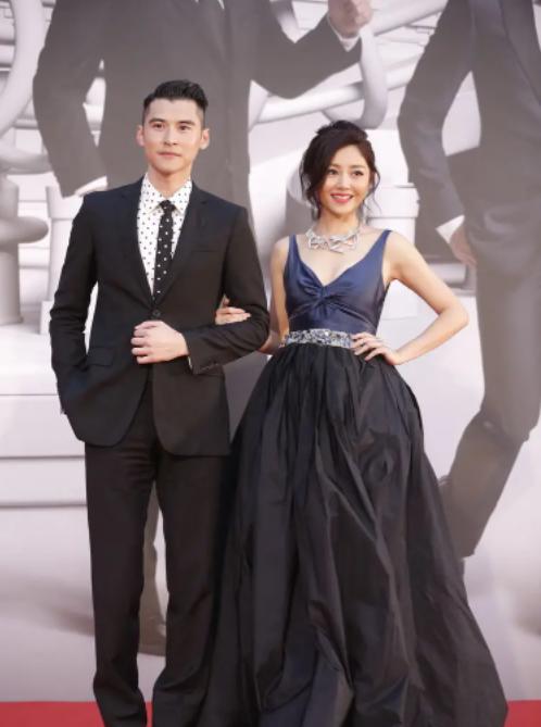 陈家乐|卫诗雅与陈家乐庆祝生日！为避嫌分开坐！发文：你已成为人夫