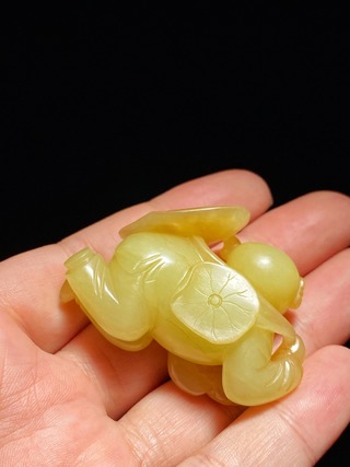 |清 和田玉 黄玉 持莲童子 把件 挂件 摆件