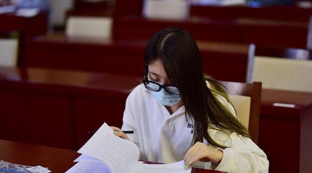 事业编制|本人30岁出头,该选择去当乡镇办公室主任,还是借调县两办?