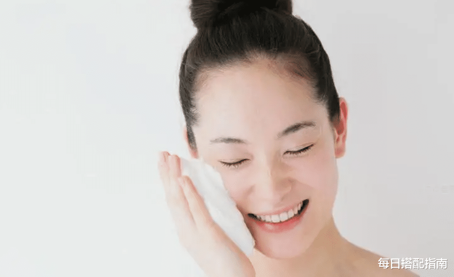 护肤 值得回购的4款“焕肤精华”：阿玛尼虽贵但好用，后两款性价比高