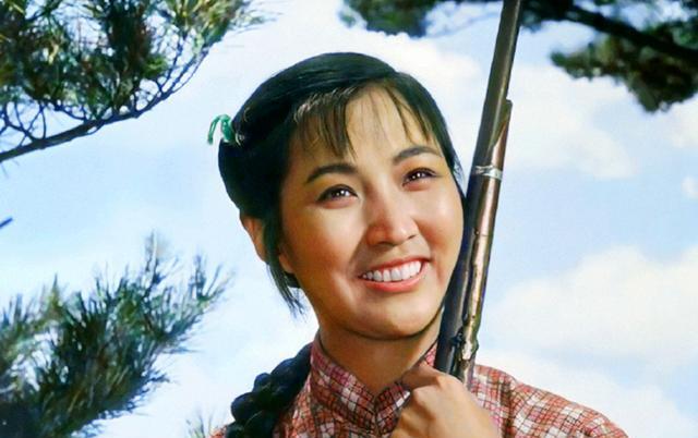 电影|难得！《地雷战》玉兰饰演者鲁在蕴近照曝光，老艺术家已88岁高龄