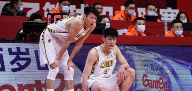 赵岩昊|赵库里进行转院手术，职业生涯不容乐观，可惜了！