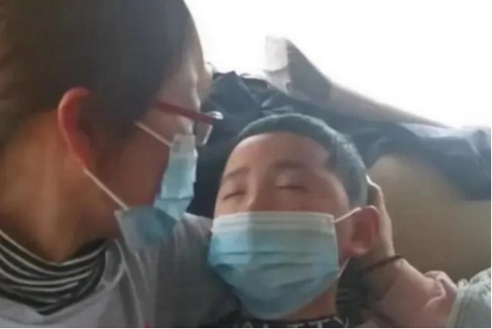 2021年,河南10岁男孩突然患上一种怪病,只要他走出村口就会没有意识的昏睡过去