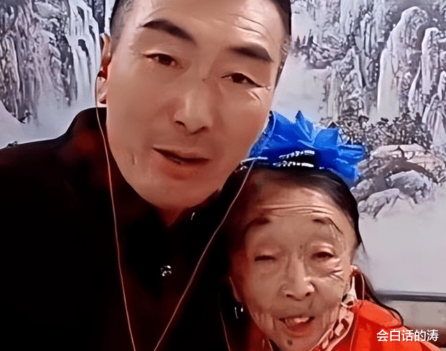 李玉成|李玉成直播秀恩爱，马玉琴满脸抗拒不配合，网友：都是财产惹的祸