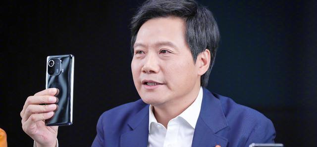 游戏本|从4999跌至2869,顶级小米旗舰跌至二手价,骁龙888+67W无线充电