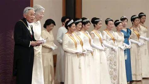 哈里梅根被拒绝参加国宴,全球王室包括日本天皇也将出席