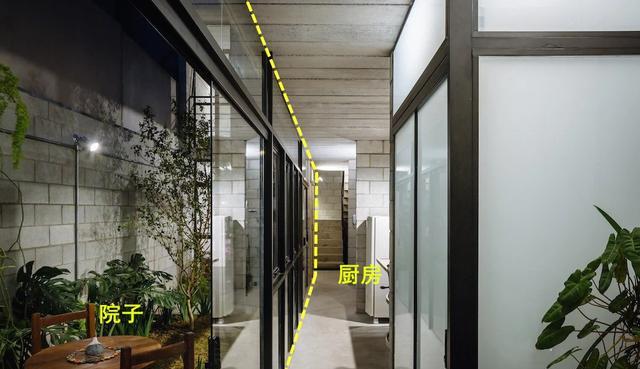 拆掉厨房实墙换玻璃墙，要是不算违建，我也愿意多个“阳光房”