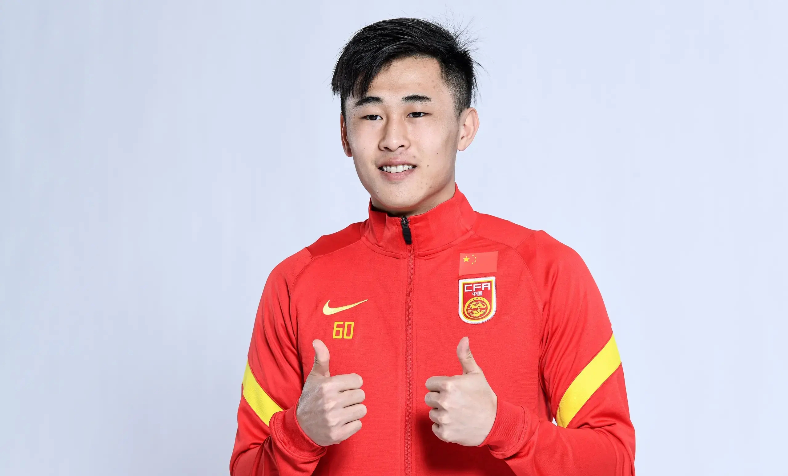 国足|蒿俊闵喂饼武磊+高中锋，22岁新星成国足新核心，李霄鹏透露新战术