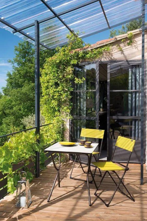 阳光房|财大气粗用玻璃做廊架顶,不如用波板塑料,光清洁这块就让人省心