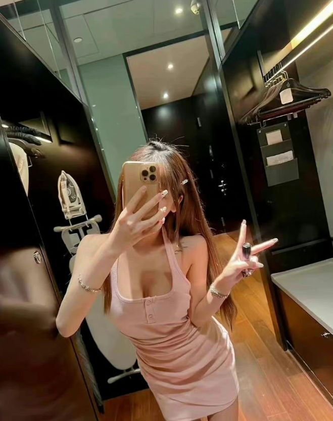 李易峰|顶流李易峰“床照曝光”,酒店看视频选妃,身材发福被指太油腻