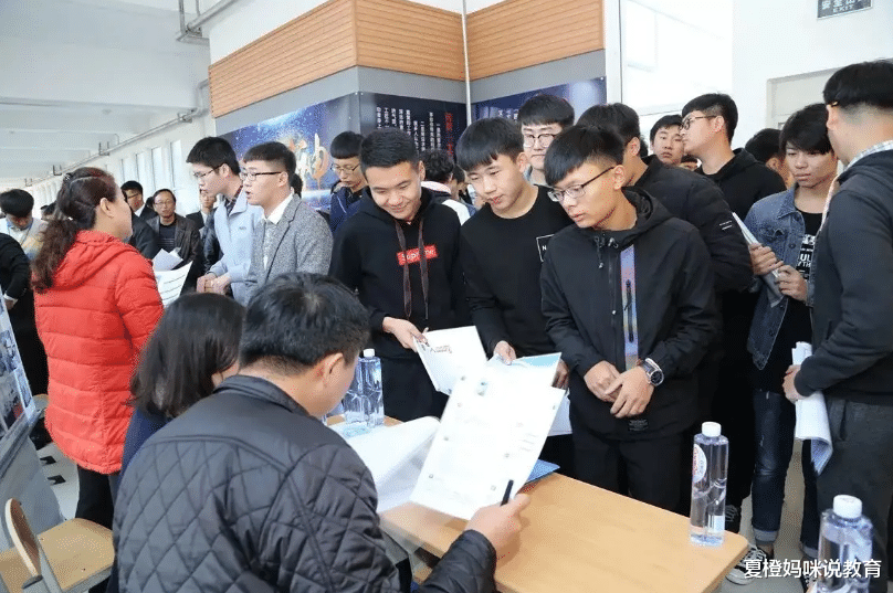 国企|国企招聘的“谜团”,年年都喊着扩招,但多数大学生却进不去