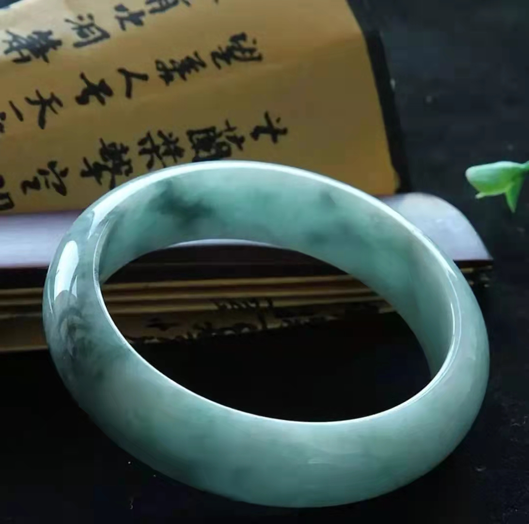 翡翠|翡翠的起源在哪里？为什么缅甸出产的翡翠质量最好？
