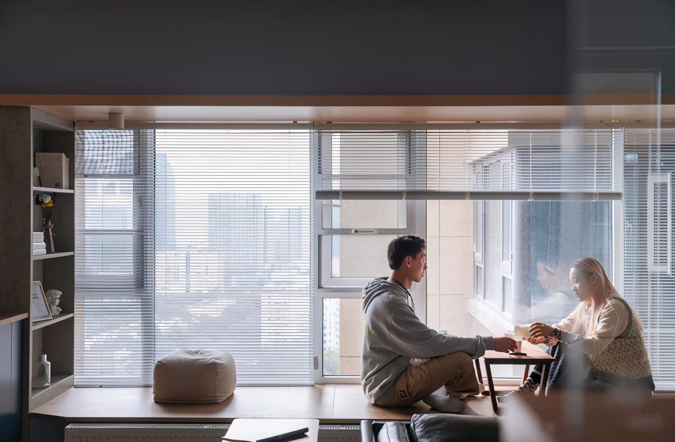 90后夫妻买下最普通的小三房,巧妙拆改墙体,意外的火了,聪明