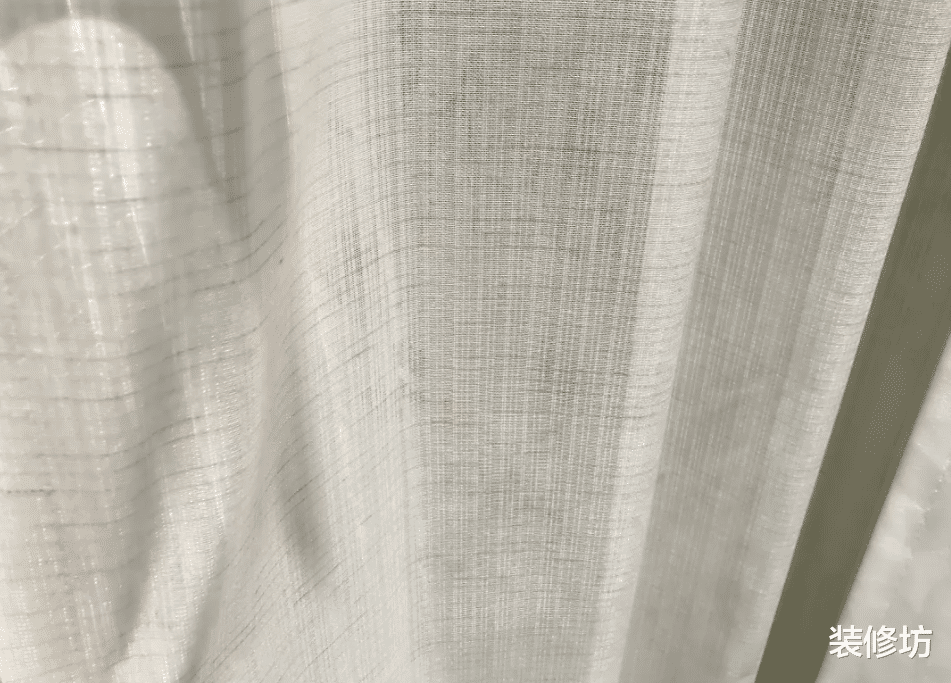 “窗帘”脏了能用洗衣机洗吗?多亏保洁阿姨提醒,难怪洗不干净