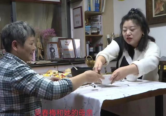 女子每天工作14小时帮丈夫还债,丈夫却给她人买车房,还生下儿子