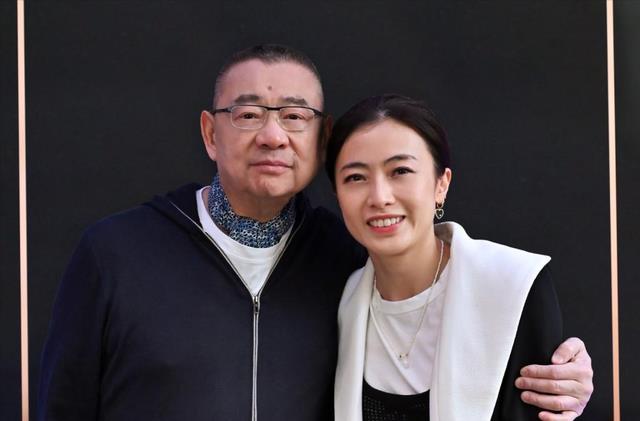 情人节|8位豪门阔太过情人节,向太晒8千万钻石,田朴珺晒夫妻亲密合照