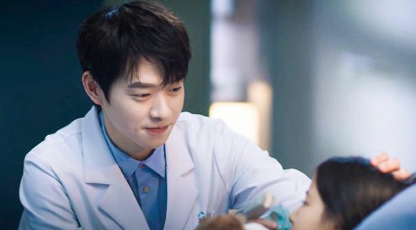 人工心脏|国产职场剧,终于不翻车了