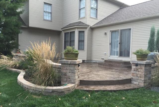 院子地面铺装，无论是地砖还是打水泥，围一圈矮墙垛才是重中之重