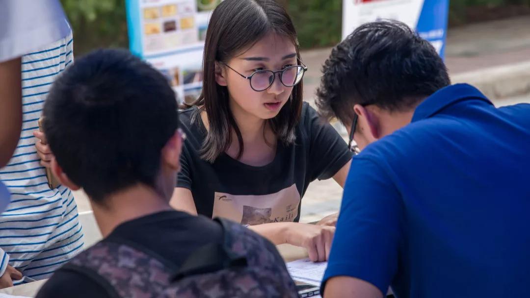 大庆|“大学生怎么就不值7000块了？”求职被怼，网友：这个HR就是嫉妒