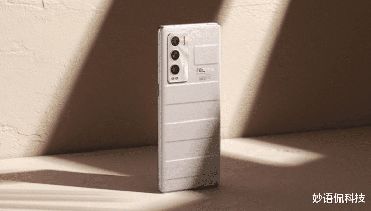 realme|重回2799元，5000万三摄+曲面屏+“19GB运存”，热销机也降价