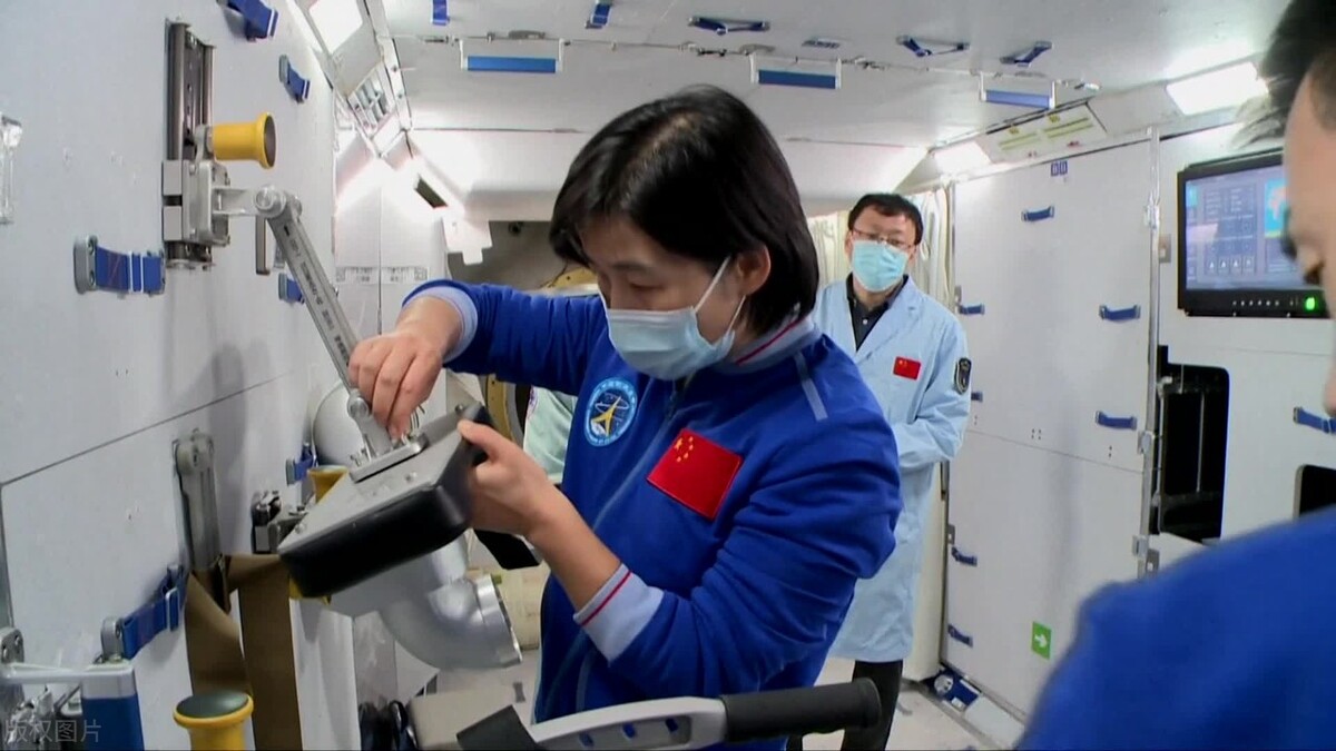 女性宇航员在太空来了例假，该怎么办？