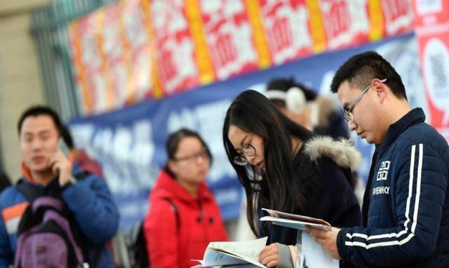 河南|将近20万人选择放弃河南公务员省考,引人深思,其实原因很真实