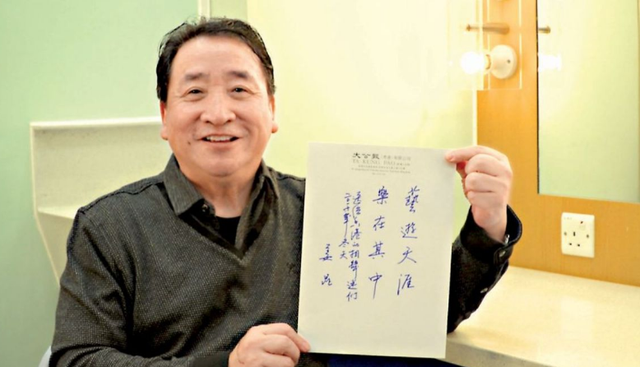 姜昆|72岁的姜昆再次回归春晚演出,和戴志诚搭档小品,全程几乎都在尬聊