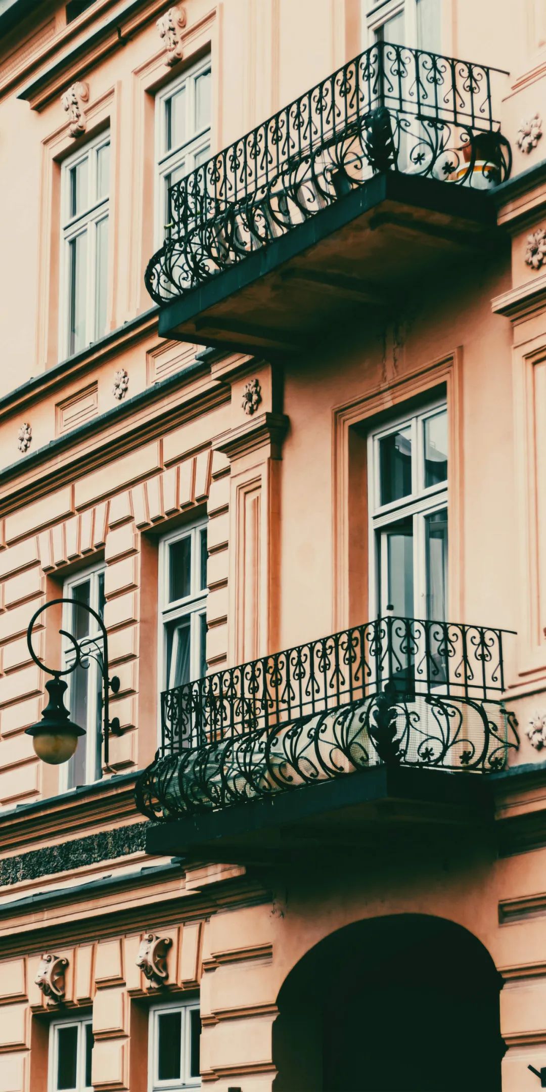 |“像个局外人一样”