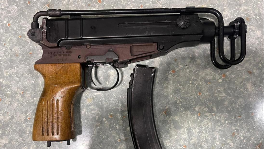 香港警方扫毒查获一支捷克Vz.61蝎式冲锋枪