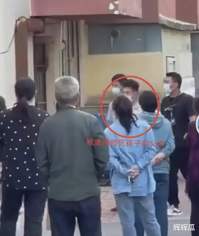 “爸爸,别打了…”,8岁的男孩在撕心裂肺的哭喊声: 被打死了