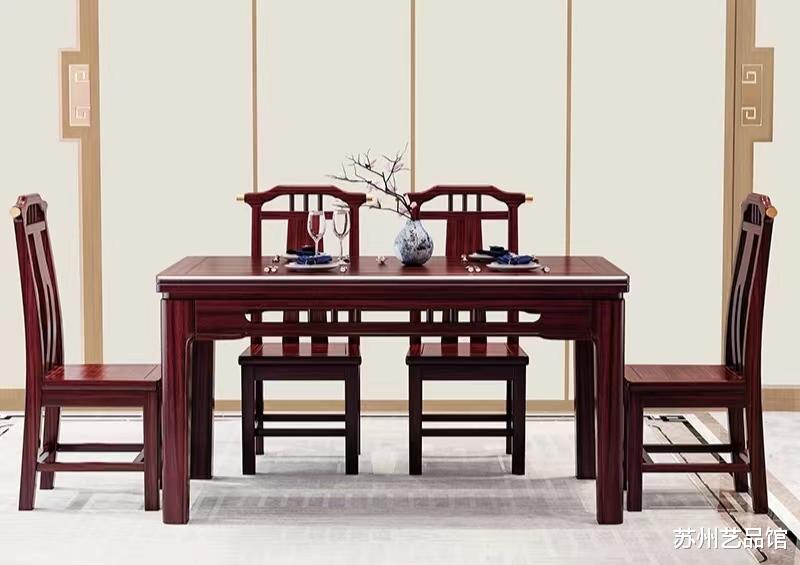 新中式完美地融合传统元素和现代元素,既雅致又凝练