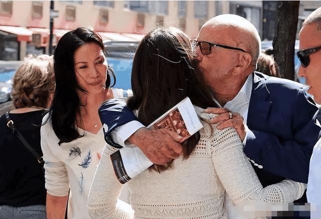 肖战|邓文迪与87岁前夫再相聚，行为举止让人感到国际名媛的高情商