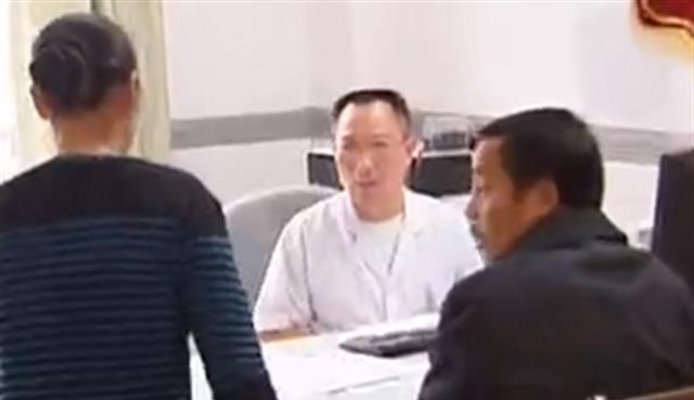 丈夫去世待火化,隔天却穿着寿衣坐在客厅,妻子:不敢跟他一起住