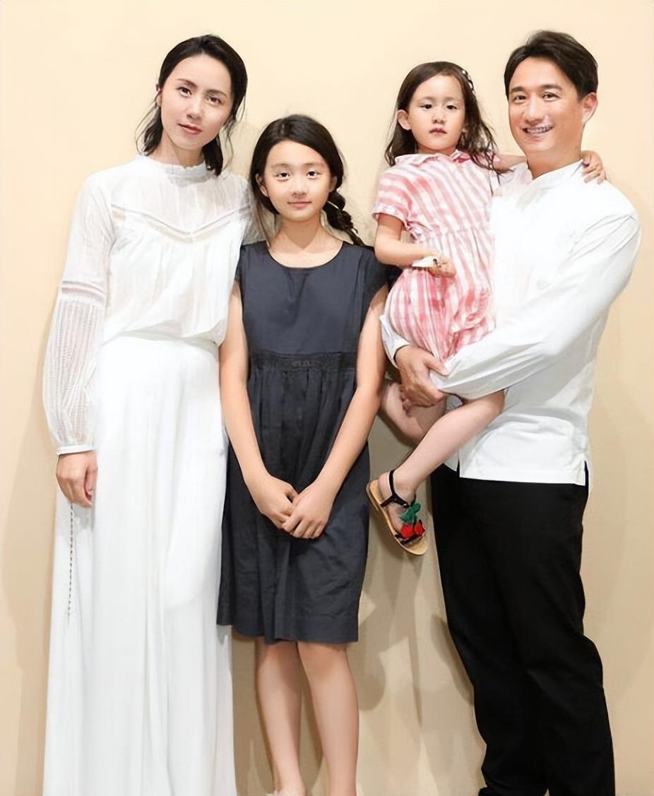 黄磊|黄磊一人赚钱5人花，后悔生三胎儿子，劝年轻人早点结婚