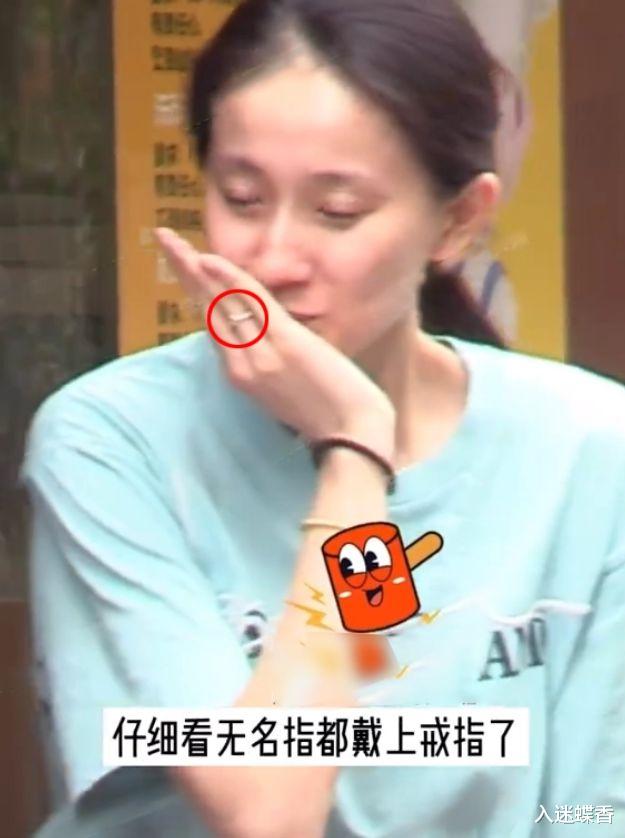 孙杨|公开了！孙杨与张豆豆再同框，陪妈妈一起遛狗