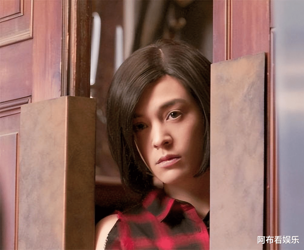 明星|女明星的颜值之谜：出道时惊为天人，为何25岁一过就“崩脸”？