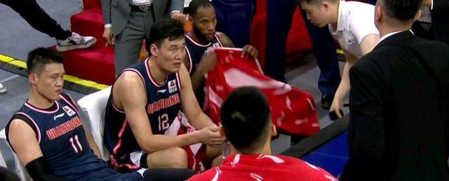 广东男篮|顽强输出！广东12-0疯狂反击，赵睿12+4挑大梁，神经刀18+成奇兵