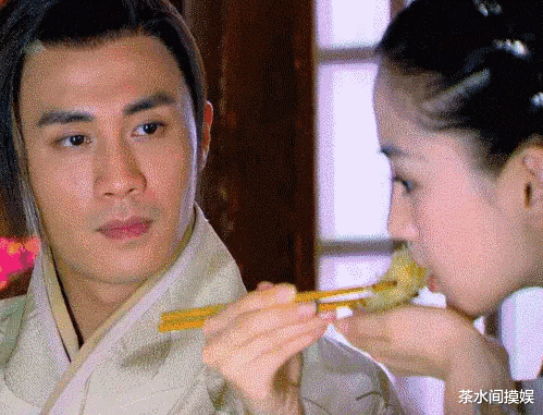 唐嫣|吃空气、假开车、骑假马、戴假肩胛骨，内娱明星拍戏有啥是真的？