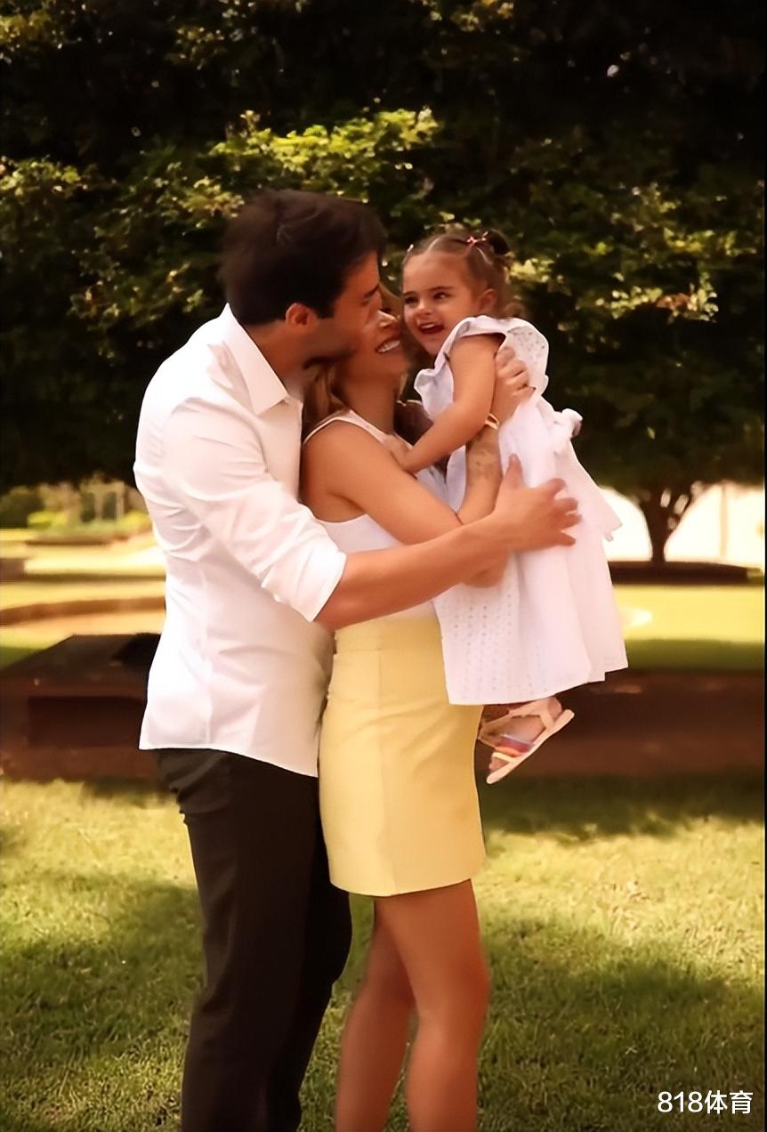 超模|大四喜! 40岁卡卡第4次当爹, 超模娇妻怀孕5个月, 前妻所生儿子已14岁