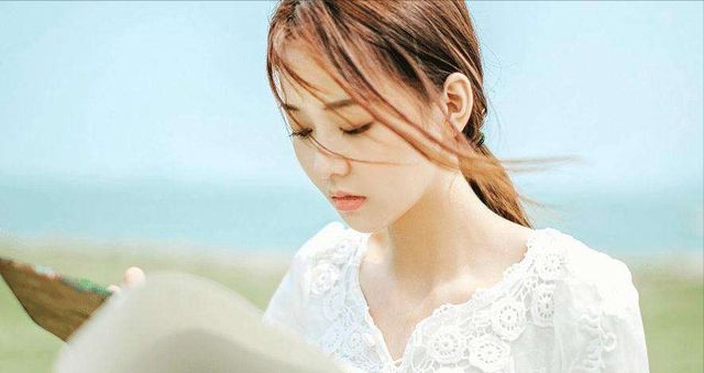 为了让妈妈逃离家暴,女高中生决定嫁给继父