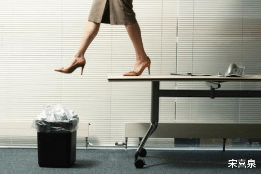 软弱|不要在职场表现得幼稚可爱,表现得乖巧软弱