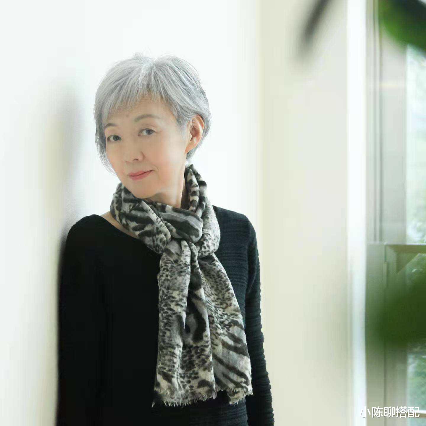 染发 女人过了60岁，到底是染发好还是不染好？你得知道这2点