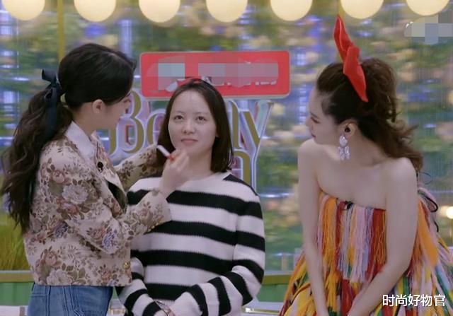 戚薇|戚薇的“画眉方式”走红，帮素人轻轻勾勒眉毛，鼻子都变得高挺了